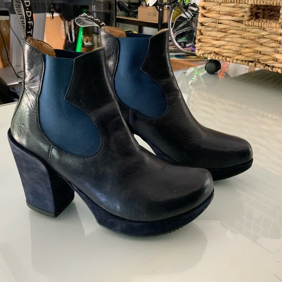 Fluevog Tracker 2.0 Platform Chelsea Boot - Picture 2 of 5